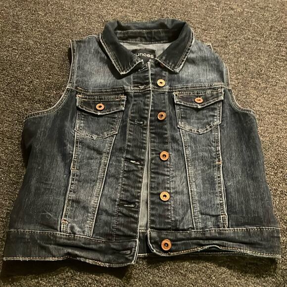 Maurices Brand Women's size Medium dark Wash Denim Vest Button up Style - Picture 1 of 5